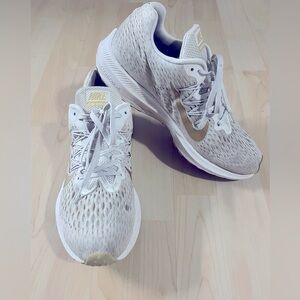 Nike Zoom Winflo Gold and Grey Sneakers Size 9